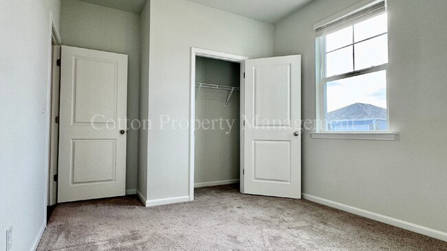Building Photo - 2516 Centerway Ln