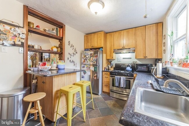 Building Photo - Gorgeous 3-Bedroom Townhouse in Washington Square West! Available mid-July!