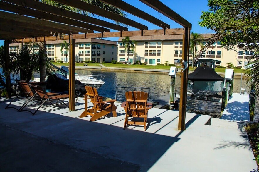 Building Photo - 4457 Floramar Terrace