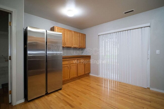 Building Photo - 2510 Mitchell Ave