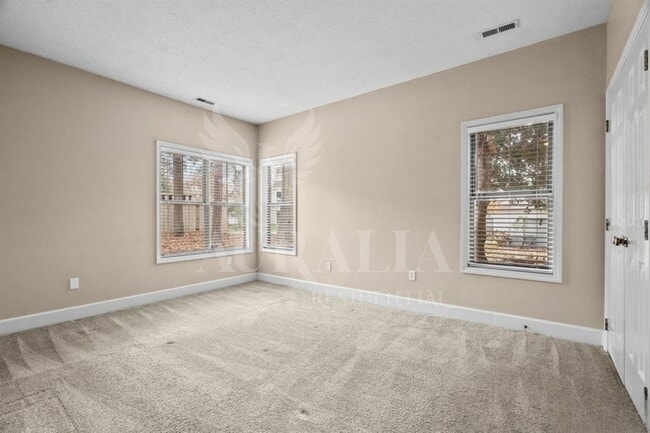 Building Photo - Sunpointe Condo #103