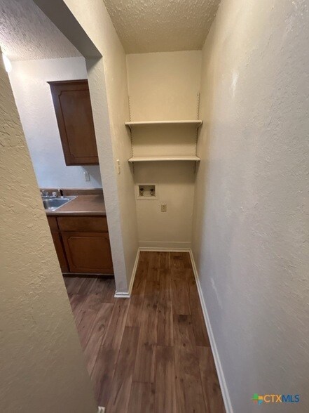 Building Photo - 2108 Carousel Dr