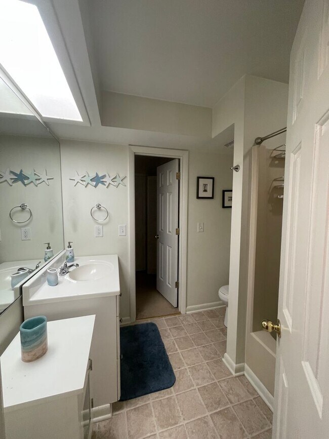 Building Photo - Ocean Pines condo fully furnished! Locatio...