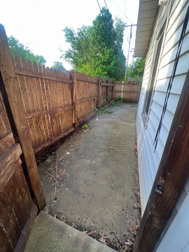 Building Photo - 2BR 1BA House for Rent