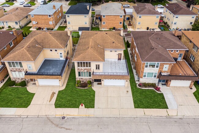 Building Photo - 8440 W Windsor Ave