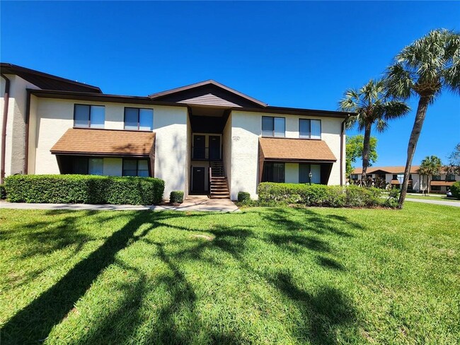 Building Photo - 552 Fairways Dr