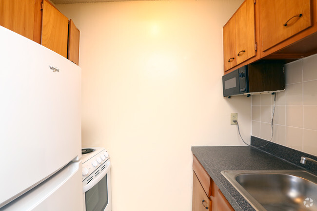 1BR, 1BA - Bungalow - Kitchen - Village West Apartments