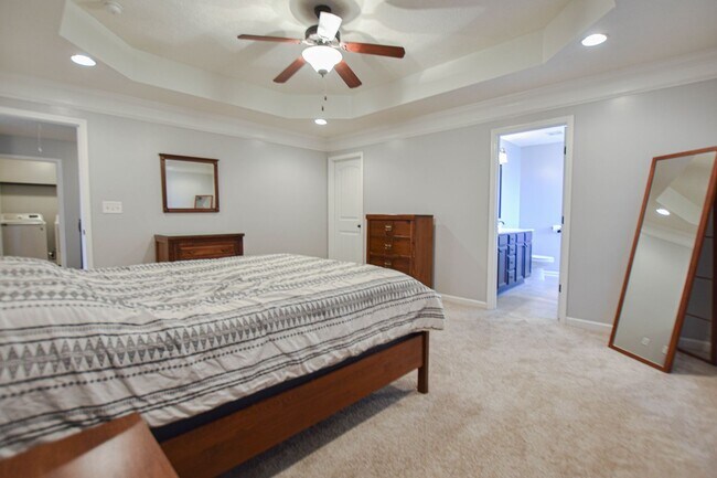 Building Photo - Pet Friendly Four Bedroom with Bonus!