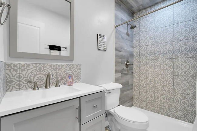 Full Bathroom - 3611 Monroe Ave