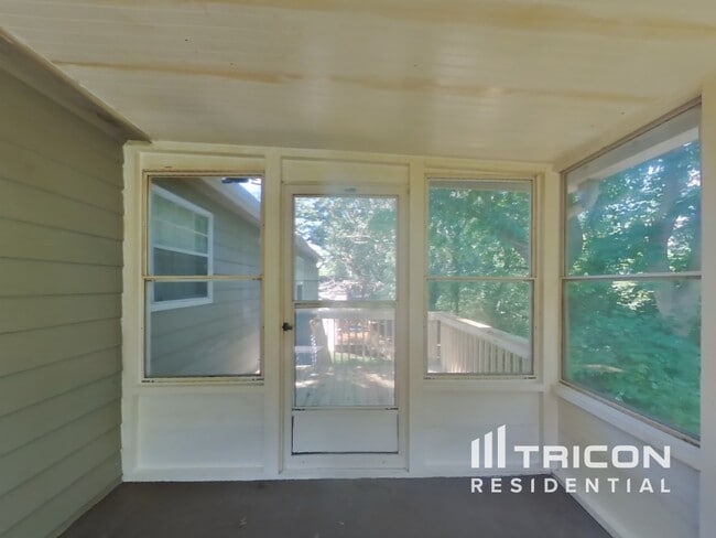 Building Photo - 1025 Brenton Dr NW
