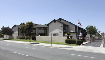 Building Photo - Lincoln Wood Apartments