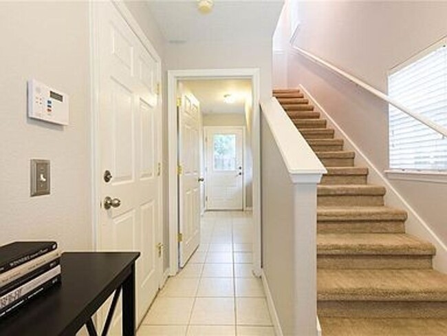 Building Photo - Private Townhouse in Heart of South Tampa