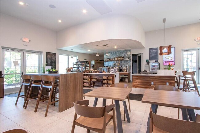 Building Photo - 3513 Hilltop Cir