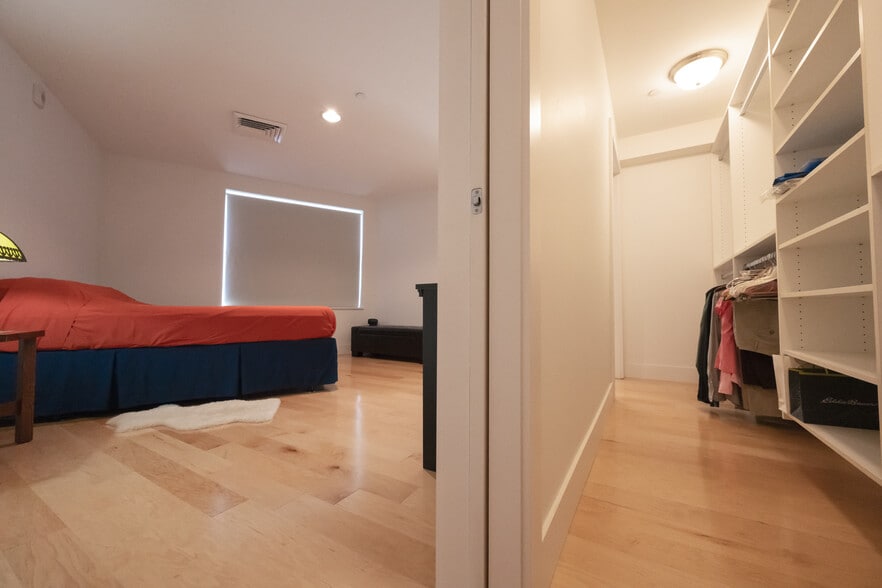 Master BedRoom/En Suite - 25 High St