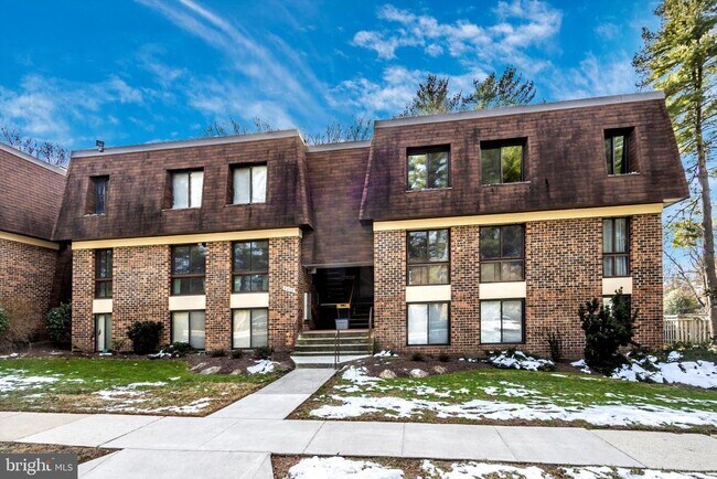 Primary Photo - 5232 W Running Brook Rd