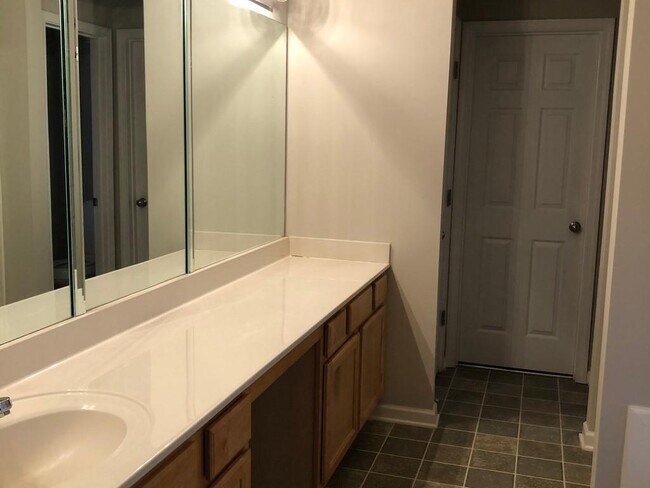 Building Photo - 2268 White Alder Dr NE