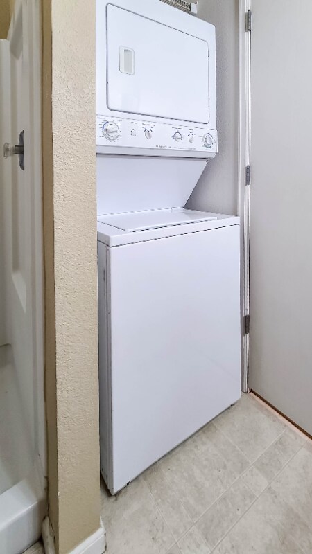 Building Photo - 2404 St Paul Dr