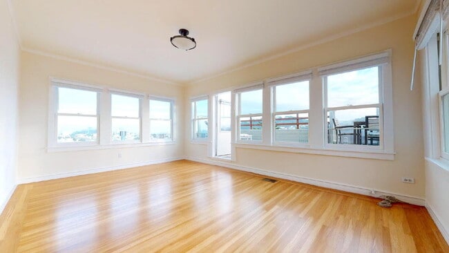 Building Photo - San Francisco Living at Its Finest