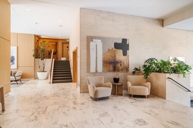 Building Photo - 999 N Doheny Dr