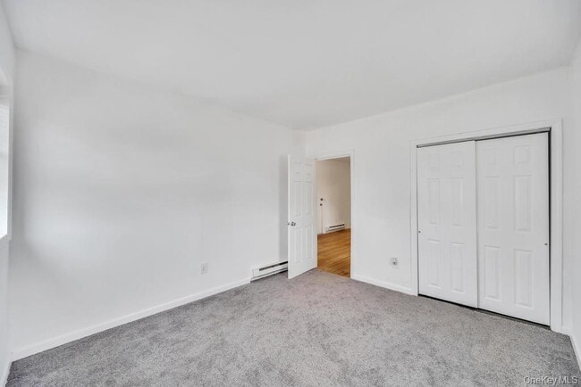 Building Photo - 1550 Montauk Hwy