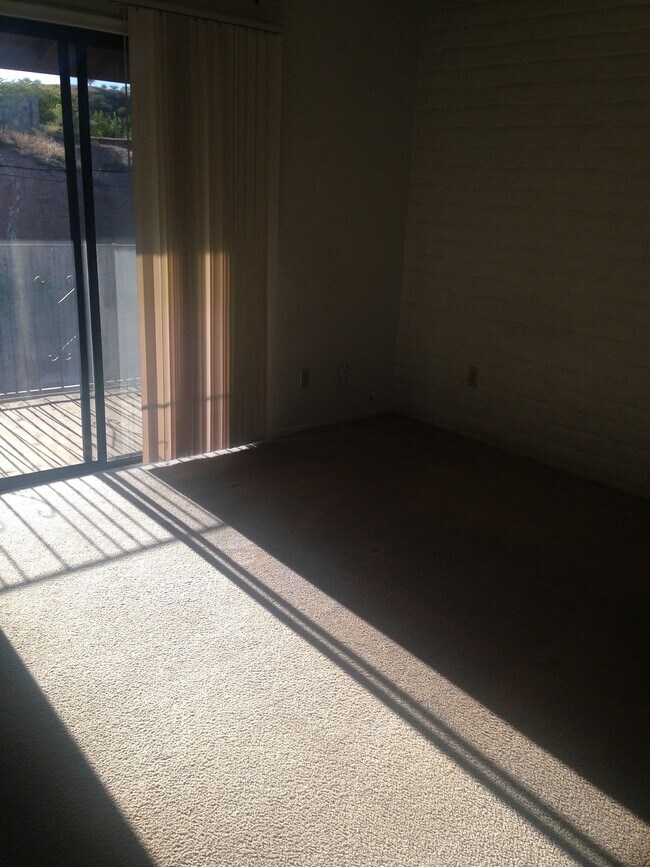 Building Photo - 793 W Mesa Verde Dr