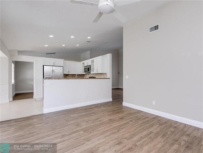 Building Photo - 9420 NW 31st Pl