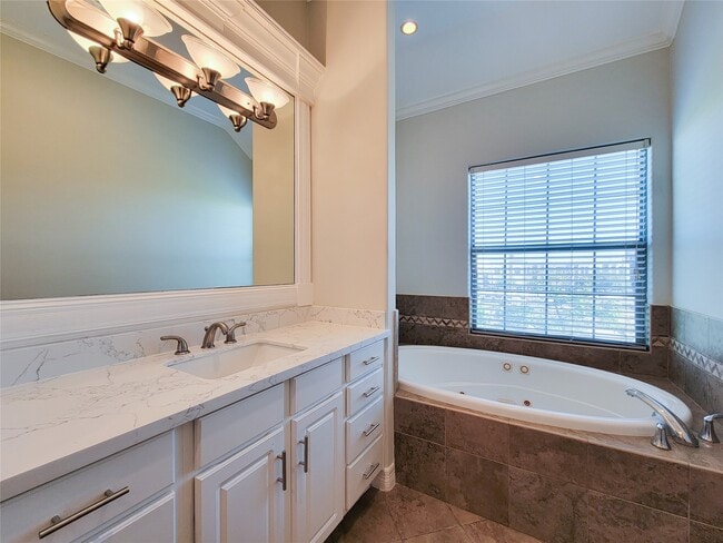 Building Photo - 2416 La Branch St