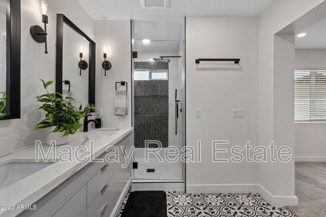 Building Photo - 409 N Arrowhead Dr