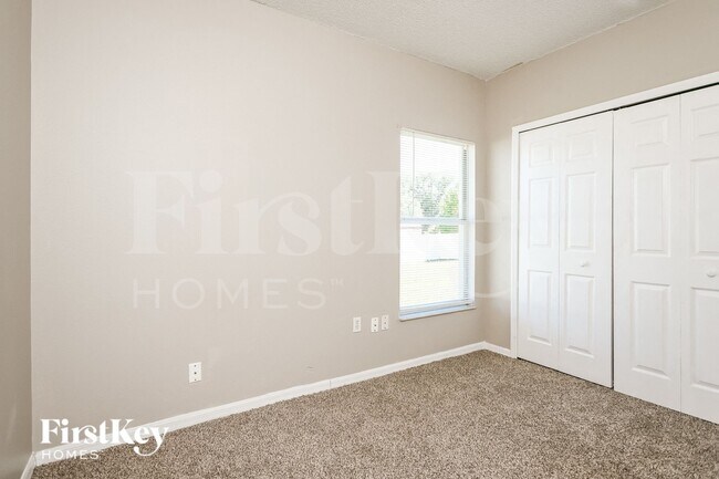 Building Photo - 702 Cotulla Dr