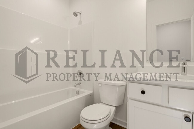 Building Photo - 5240 N Pinecrest Ct