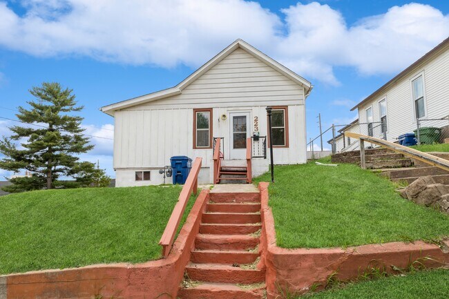 Primary Photo - 223 16th Pl