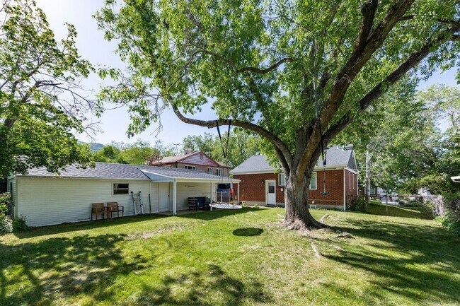 Building Photo - Beautifully Updated 3-Bedroom Home with Modern Upgrades & Spacious Backyard