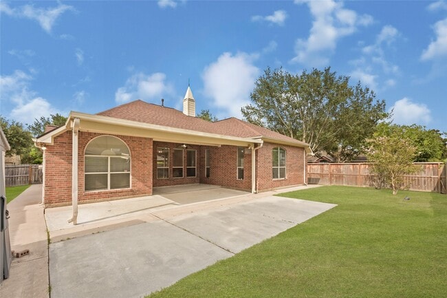 Building Photo - 17703 Riata Lk Dr