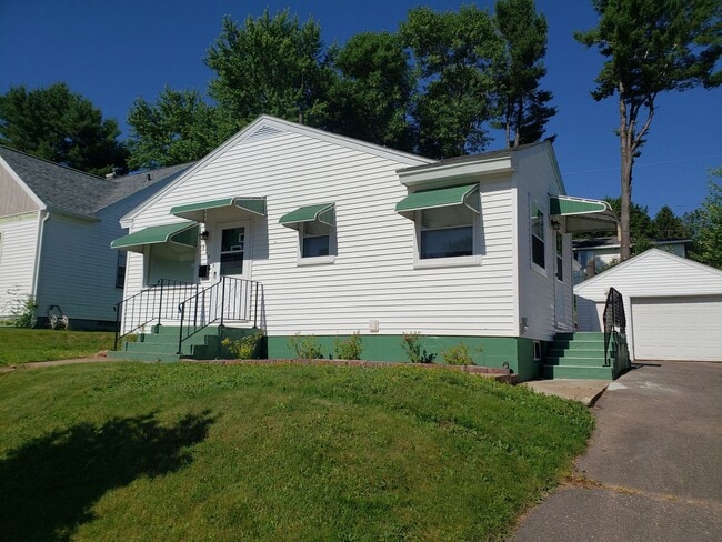 Building Photo - 3 bed 1.5 bath single family home in Wausau
