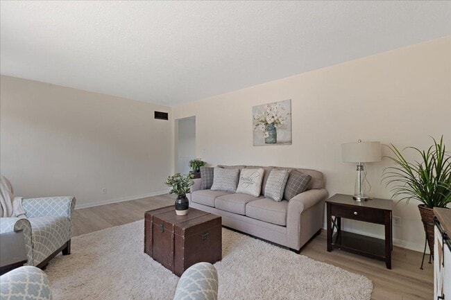 Building Photo - 3 Bedroom Rental in Milan