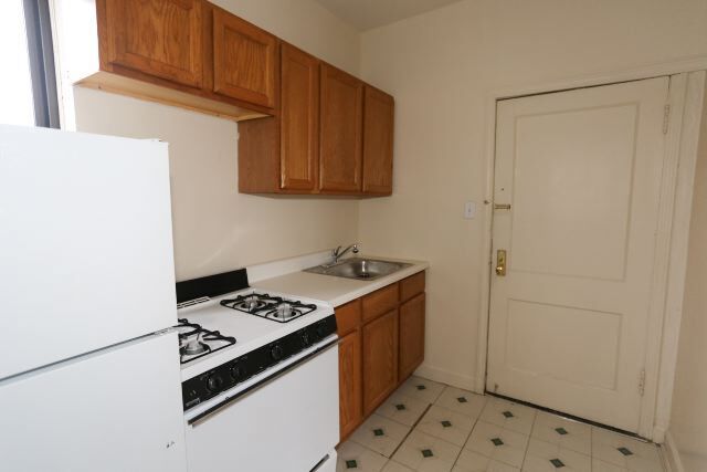 Building Photo - 1034 W George St