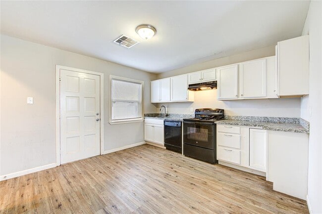 Building Photo - 2726 Stallings Dr