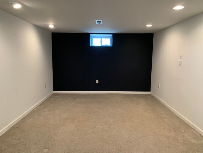 Building Photo - Charming 3-Bedroom Home on Spacious Corner...