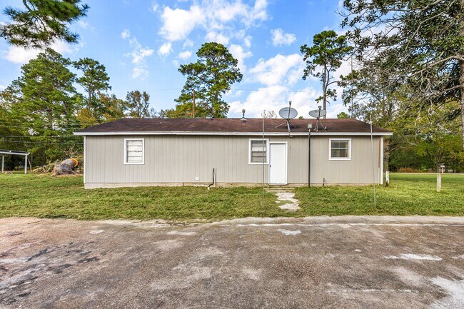 Building Photo - 340 Magnolia Dr