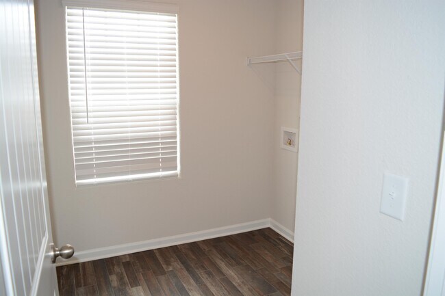 Building Photo - 248 Yorktown Ln