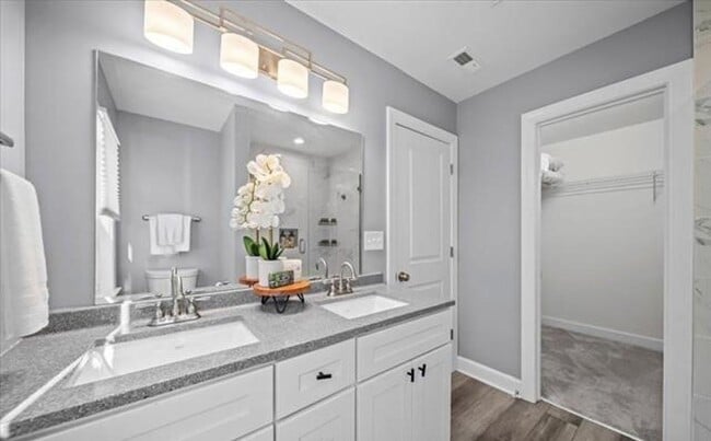 Building Photo - 3BR, 2.5BA Home in Desirable Augusta Road ...