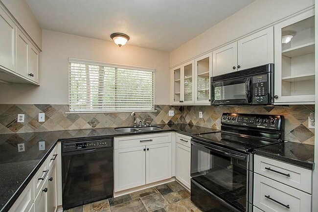 Building Photo - 2012 E Lacey Oak Cir