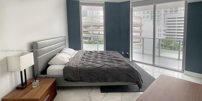 Building Photo - 1300 Brickell Bay Dr