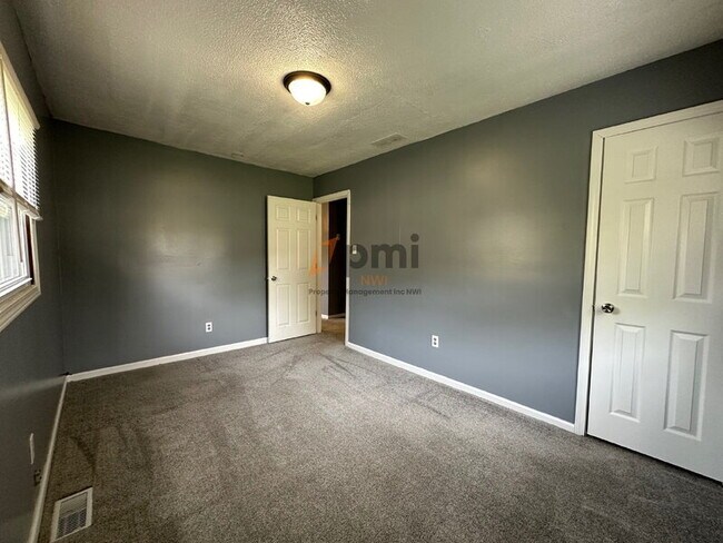 Building Photo - 3464 Iowa St