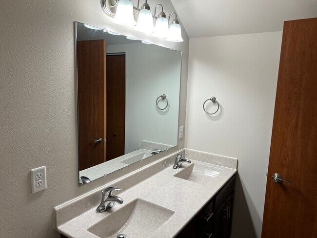 Building Photo - 1249 Salem Dr