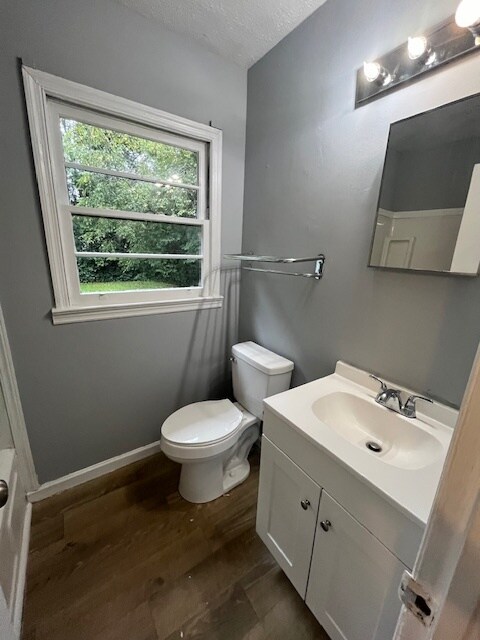 Building Photo - 204 Ravenwood Way