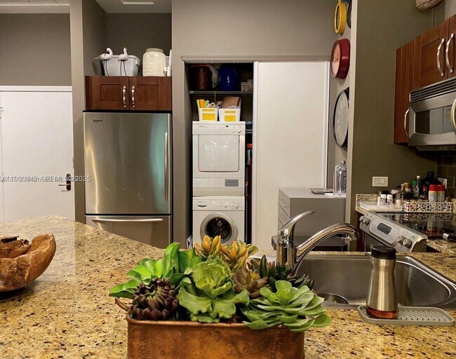 Building Photo - 20000 E Country Club Dr