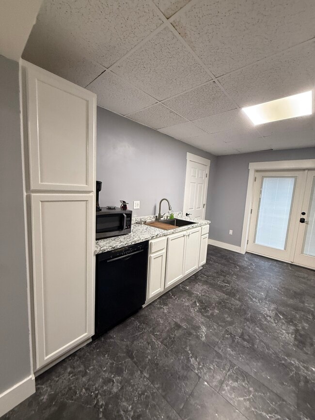 Building Photo - 4711 Highview Ct