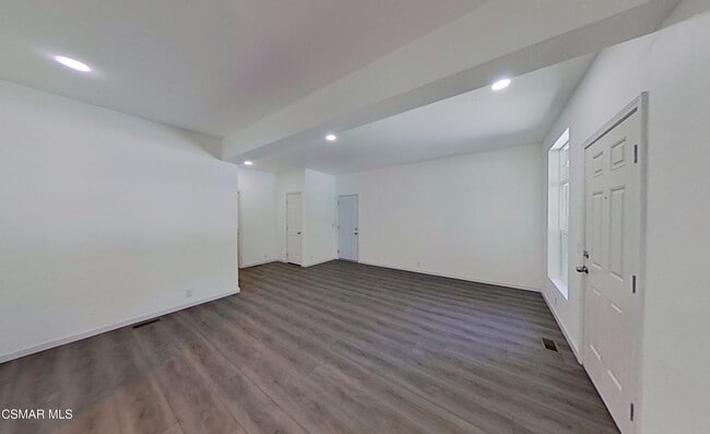 Building Photo - 152 Kings Pl
