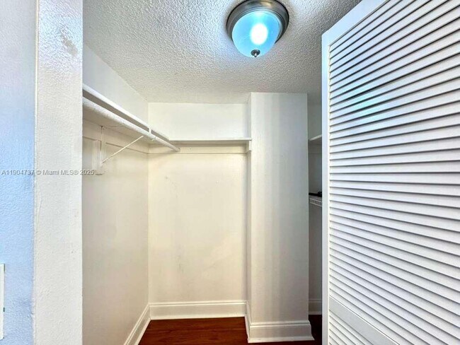 Building Photo - 2903 N Miami Beach Blvd